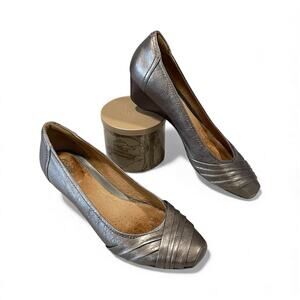 Clarks Artisan Women's 9M Brown Leather Slip-On Heel Loafer Shoes Classy Formal